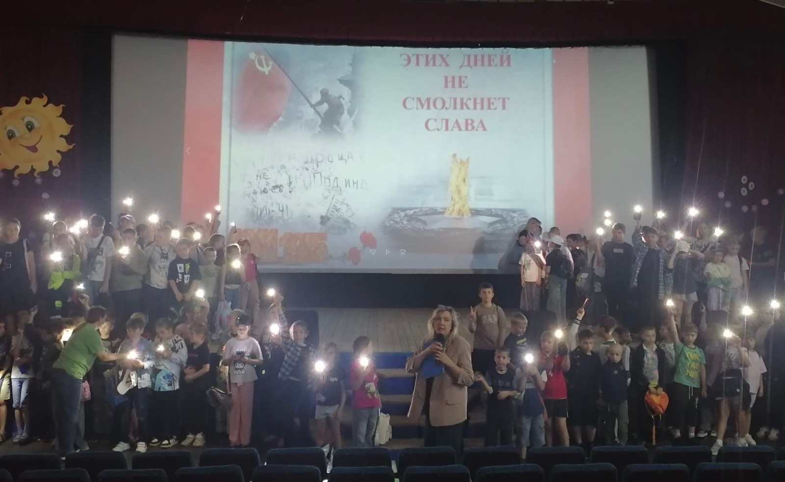 Воспитанники детского оздоровительного лагеря «Дружба» посетили кинотеатр «Дружба»..