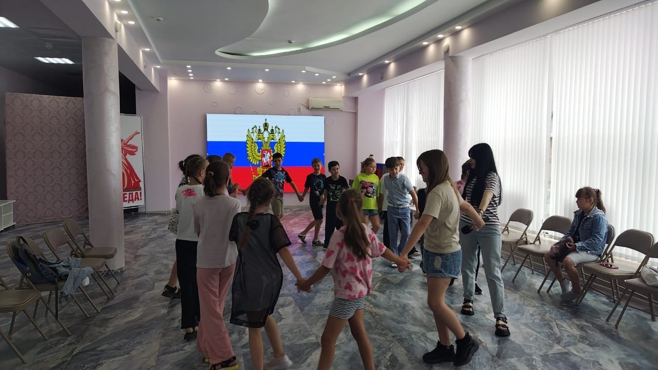 Воспитанники детского оздоровительного лагеря «Дружба» посетили молодежный клуб..